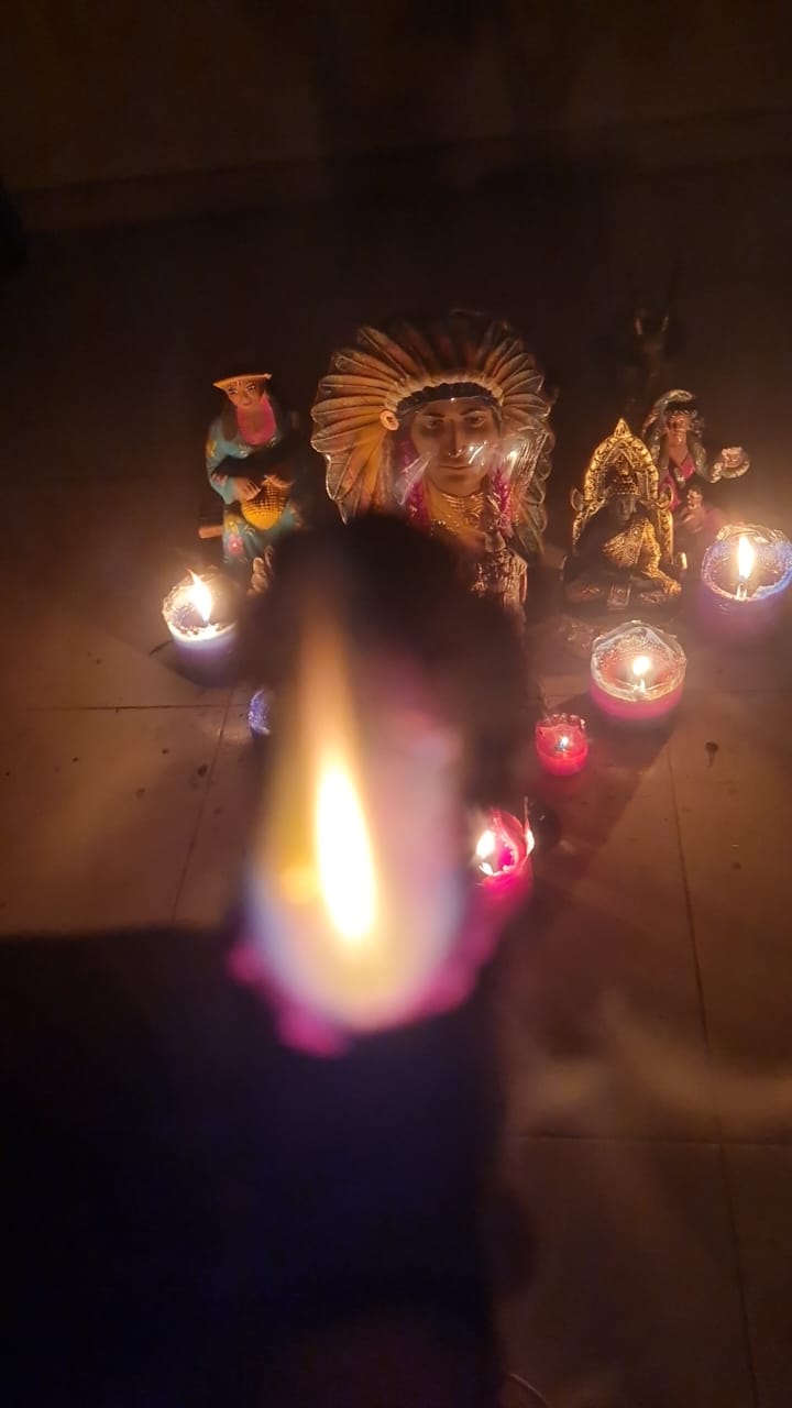 Ritual de limpia con humo de tabaco y copal